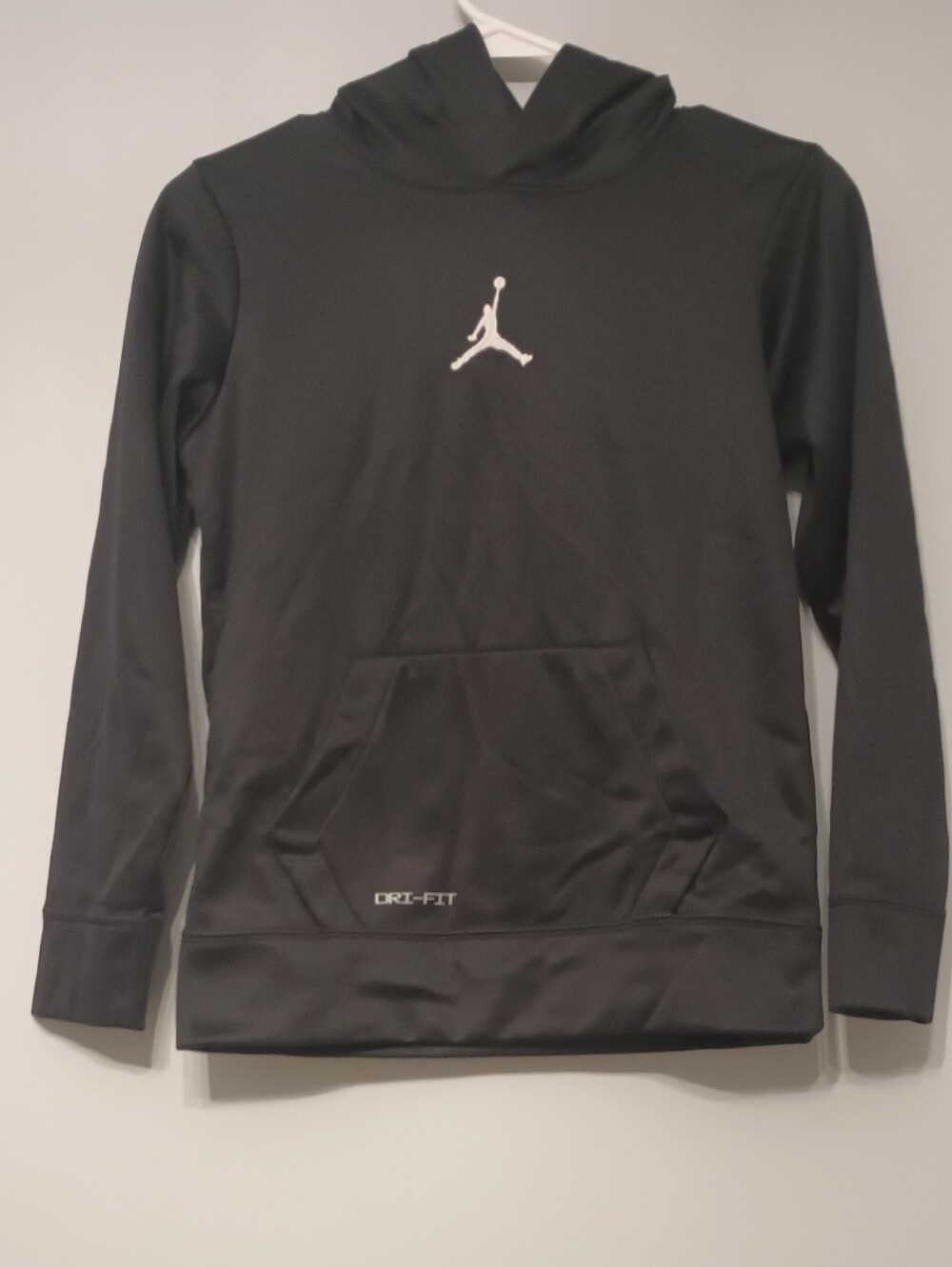 Kids Jordan Black Performance Dri-FIT Hoodie with White Jumpman M - Picture 4 of 9